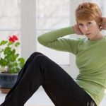 ۵ اشتباه مرگبار در حرکات شکم که کمرتان را نابود میکند